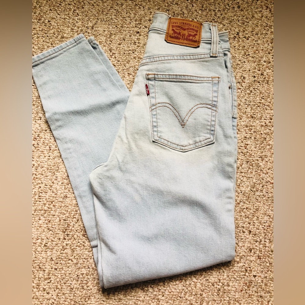 Levi’s, High Waist, Tapered Jeans. Size 24.